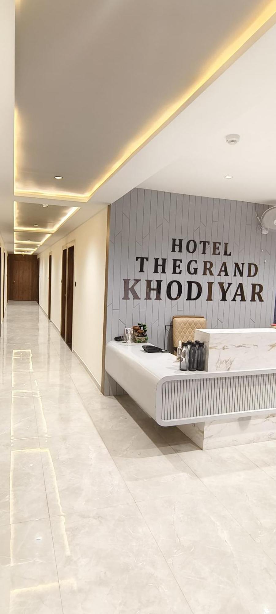 Hotel The Grand Khodiyar Visnagar Buitenkant foto