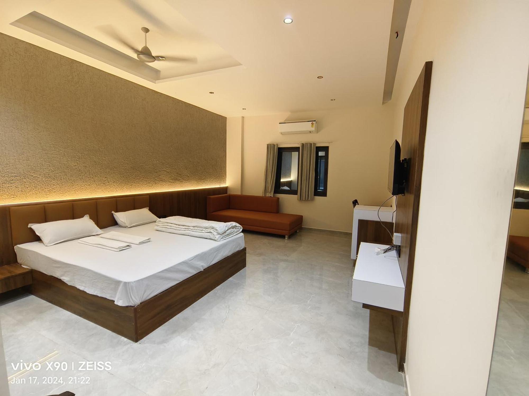 Hotel The Grand Khodiyar Visnagar Buitenkant foto