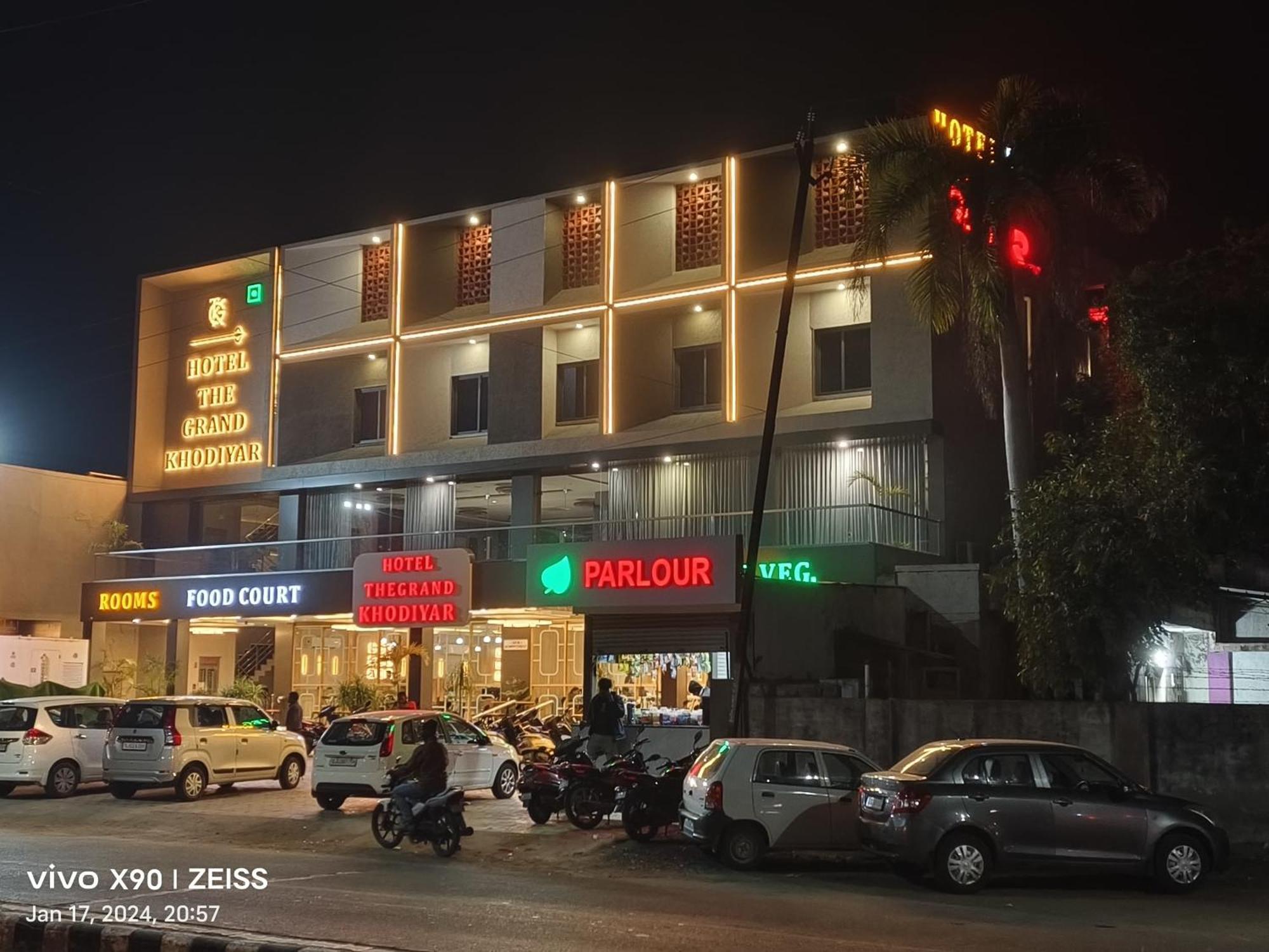 Hotel The Grand Khodiyar Visnagar Buitenkant foto